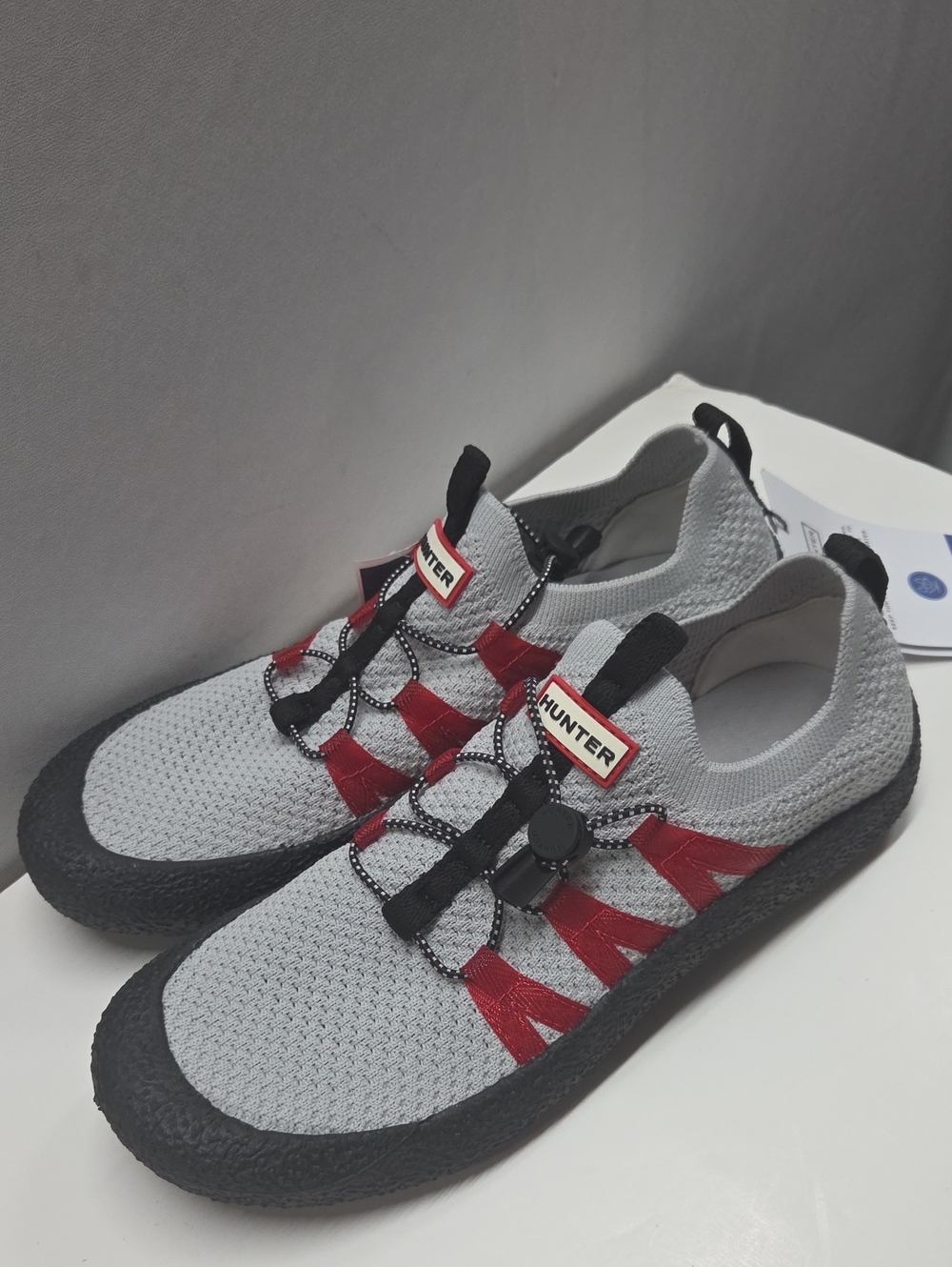 Hunter Light Grey Knit Water Shoes with Red Accents Size 10
